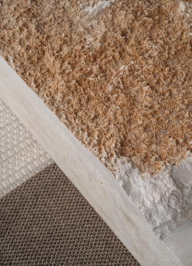 Mesa exterior en Dijon Limestone textura natural