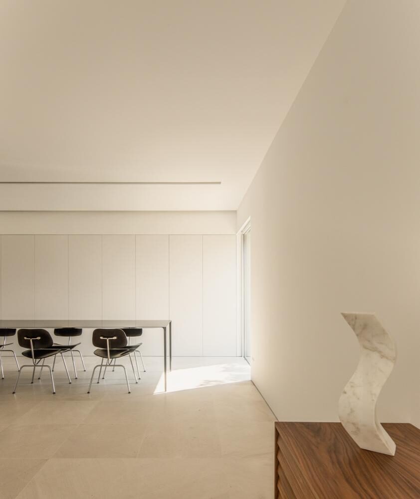 Escultura Afrodita en Mármol Carrara, diseñada por Fran Silvestre.